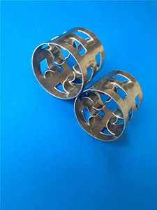 Engineered Random Packing Designs Optimizing Mass Transfer Efficiency